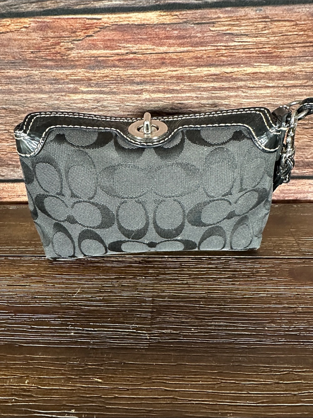 Coach Vintage Legacy Black Signature Wristlet with turn lock top! - Picture 3 of 6